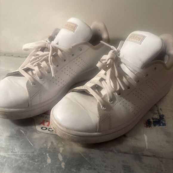 White/Gold Adidas Women’s Sneaker Shoes Size 10 - Picture 4 of 9